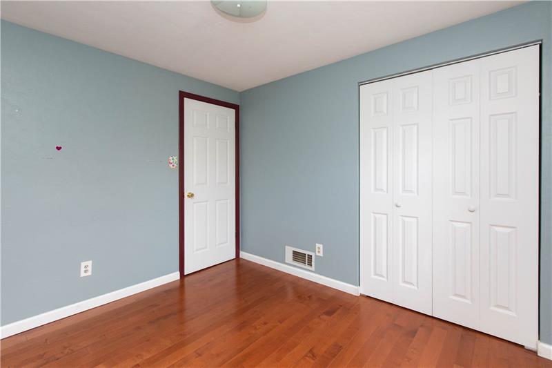 182 Center Avenue Cecil, PA 15321 - Photo 13 of 25 Gallery Image 13