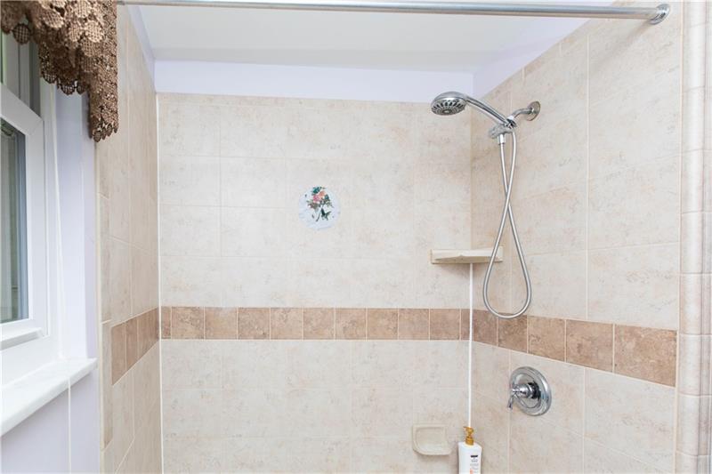 182 Center Avenue Cecil, PA 15321 - Photo 15 of 25 Gallery Image 15