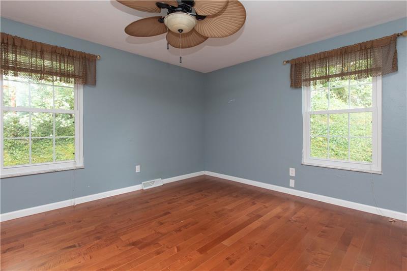 182 Center Avenue Cecil, PA 15321 - Photo 10 of 25 Gallery Image 10