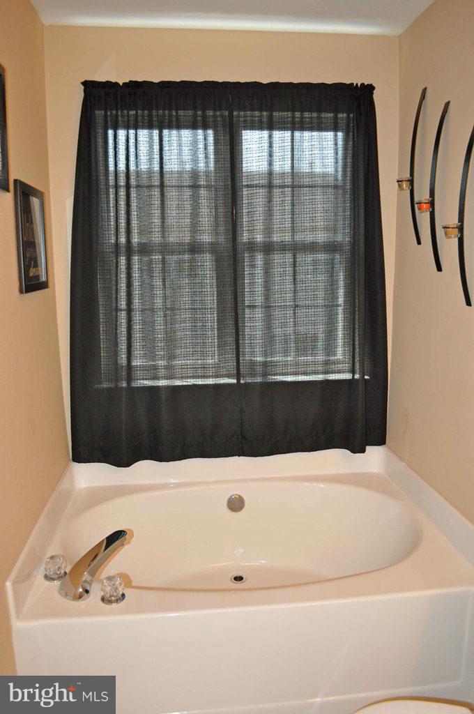 654 Luthardt Road Baltimore, MD 21220 - Photo 14 of 16 Bath