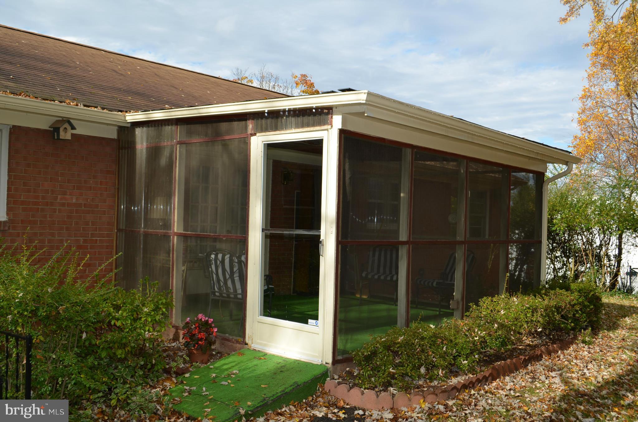 Exterior (Rear)