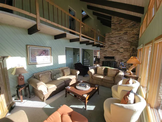 $1,195,000 | 1470 Hwy 61 E Grand Marais Mn 55604, Grand Marais, MN 55604