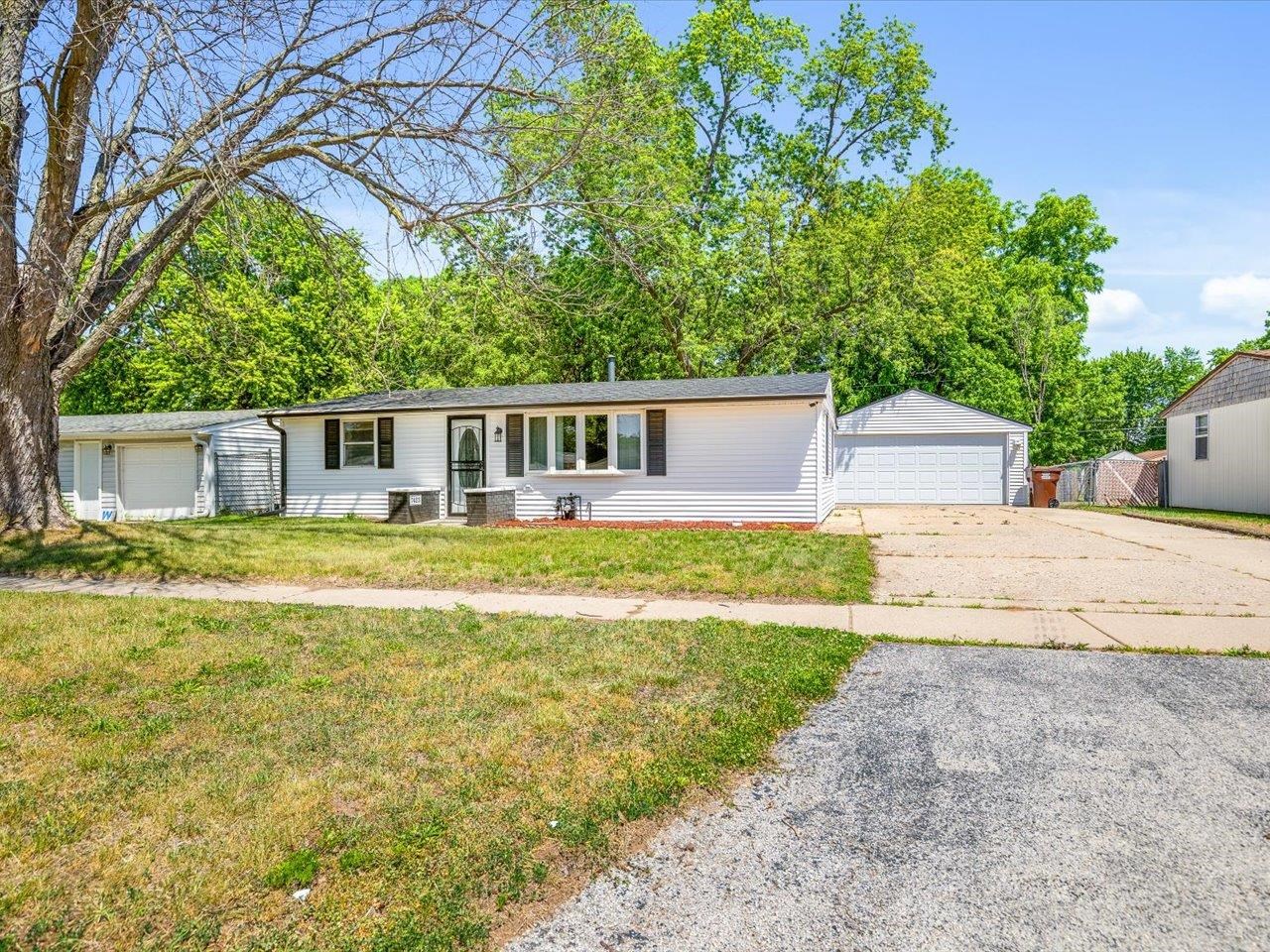 7423 Cadet Road Machesney Park, IL 61115 - Photo 3 of 33