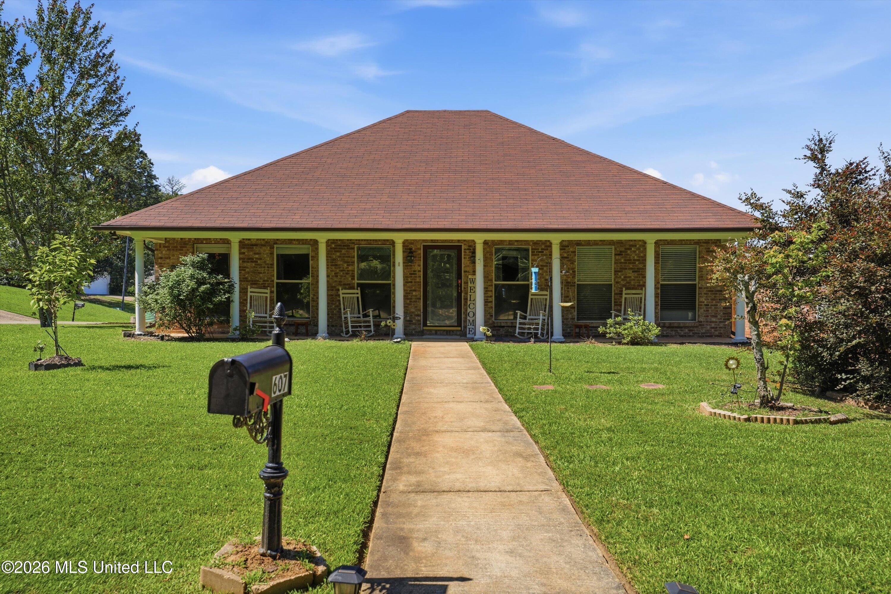 607 Briars Bend Brandon, MS 39042 - Photo 1 of 32 03-607_Briars_Bend_003