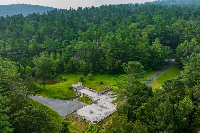 $199,000 | 398 Valley View Road, Hartford, VT 05001