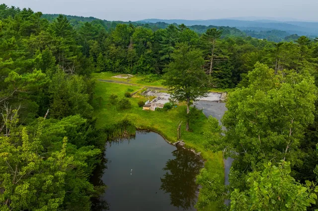 $199,000 | 398 Valley View Road, Hartford, VT 05001