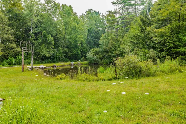 $199,000 | 398 Valley View Road, Hartford, VT 05001