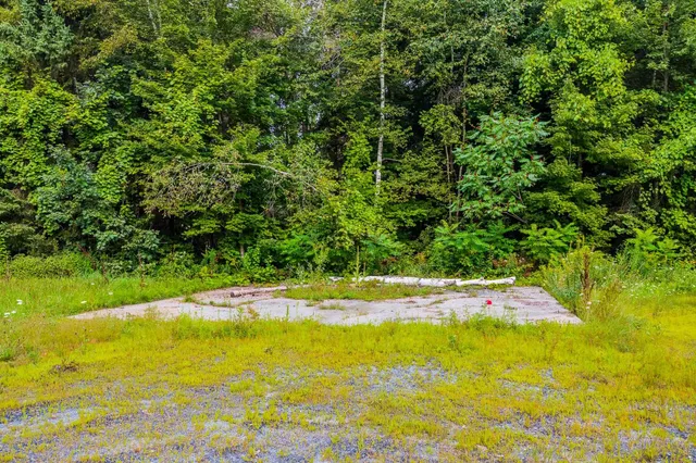 $199,000 | 398 Valley View Road, Hartford, VT 05001