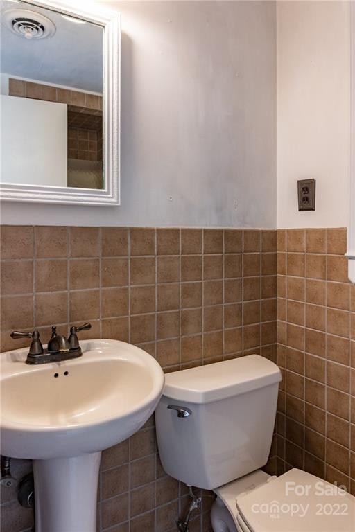 5842 Grace Chapel Road Hickory, NC 28601 - Photo 8 of 35 Gallery Image 8