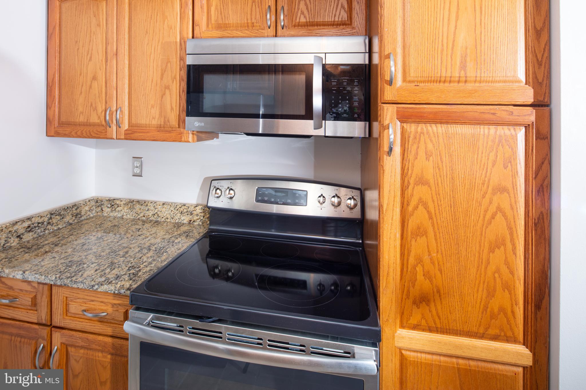 4527 28th Road South, Unit B Arlington, VA 22206 - Photo 17 of 33 Kitchen w/ pantry cabinet & stainless appliances