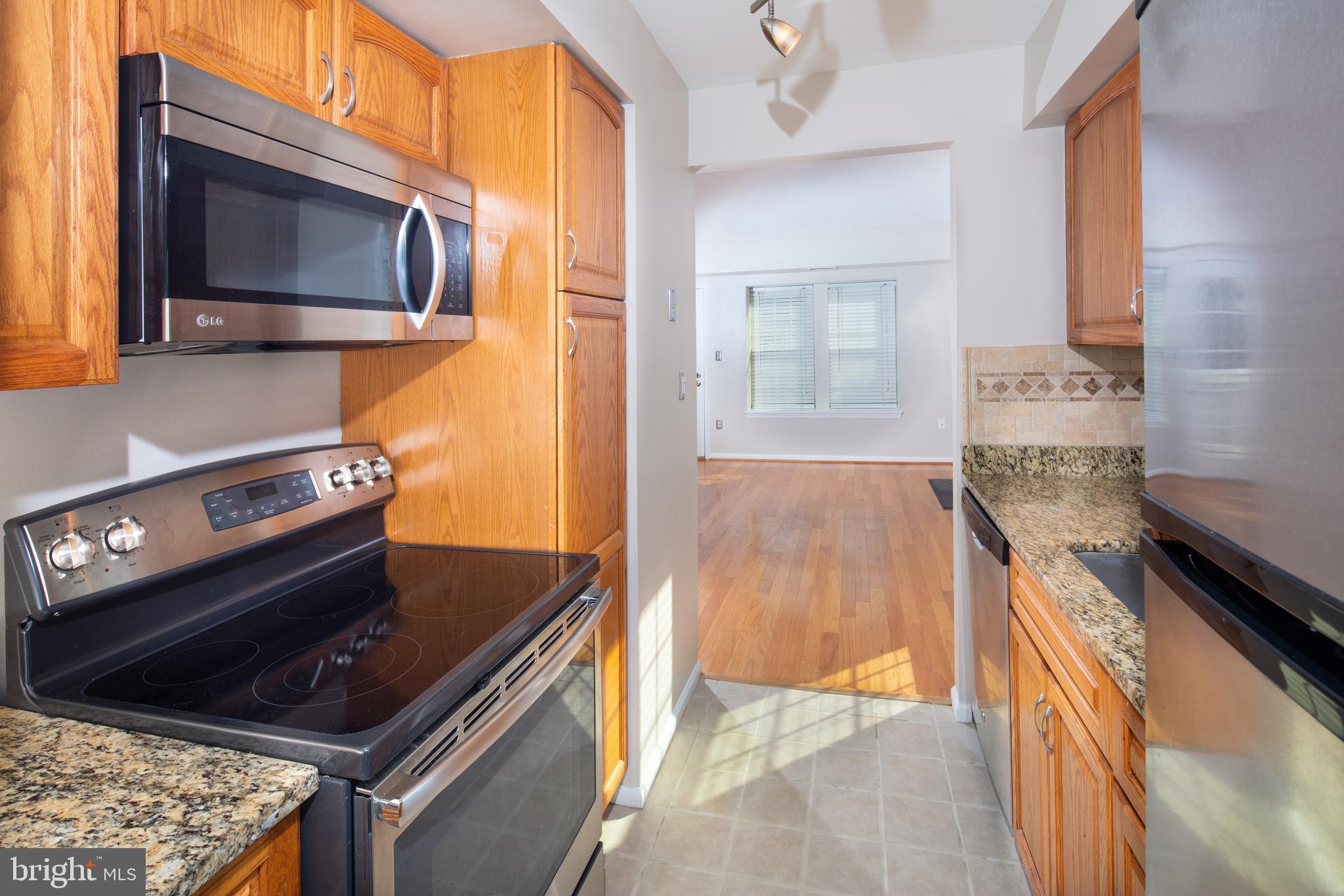 4527 28th Road South, Unit B Arlington, VA 22206 - Photo 18 of 33 Kitchen