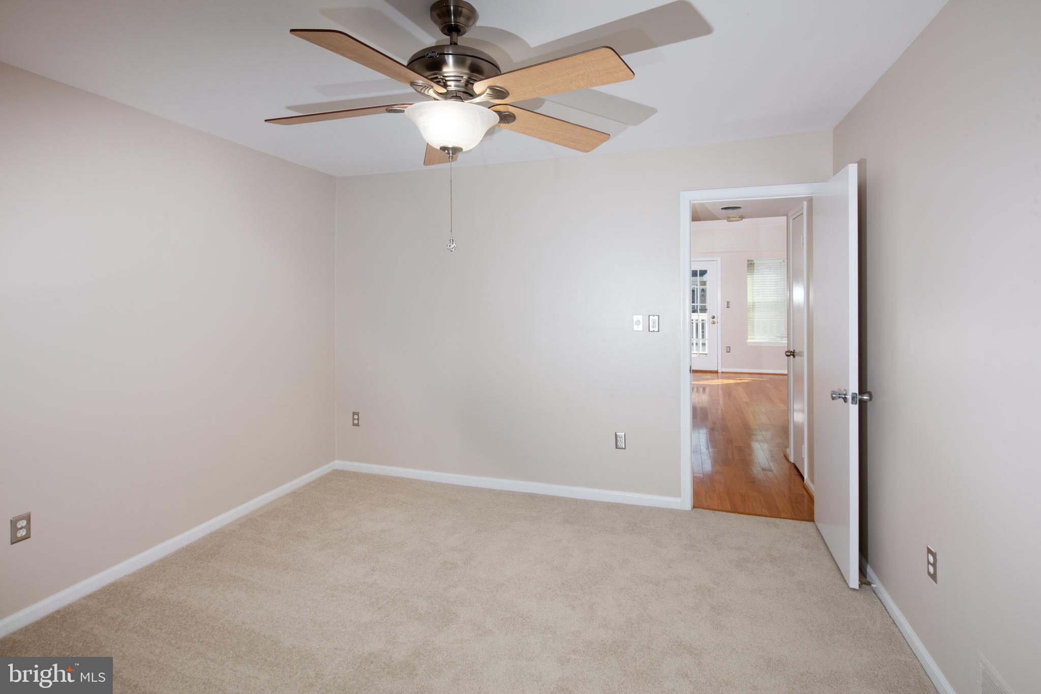 4527 28th Road South, Unit B Arlington, VA 22206 - Photo 25 of 33 Primary bedroom