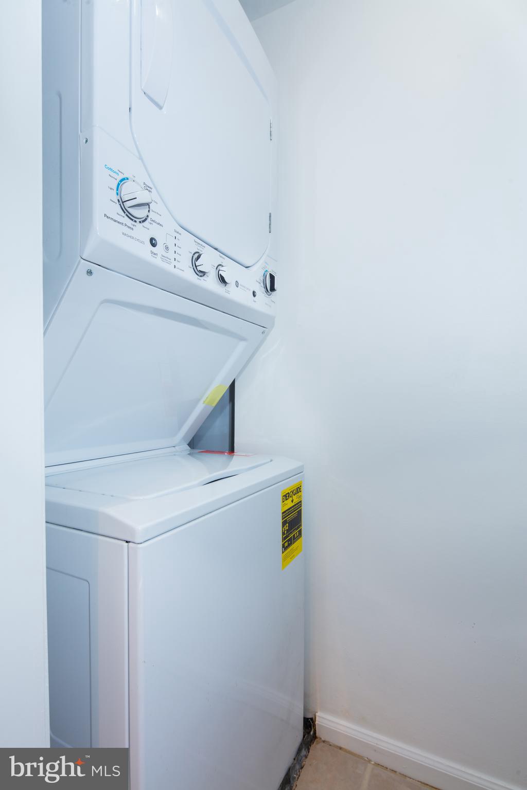 4527 28th Road South, Unit B Arlington, VA 22206 - Photo 26 of 33 Stacked washer / dryer