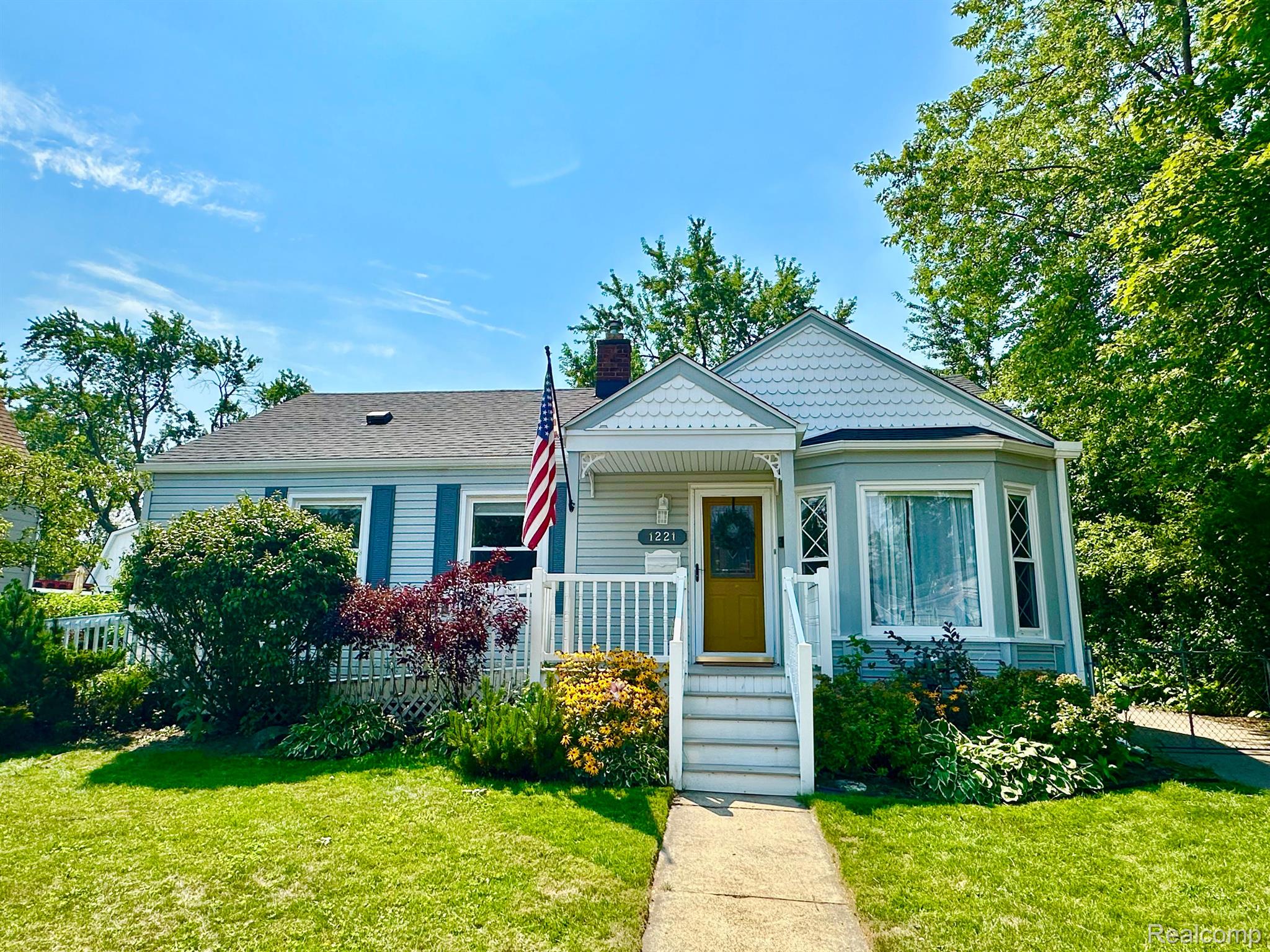1221 Eaton Road Berkley, MI 48072 - Photo 1 of 43 Gallery Image 1