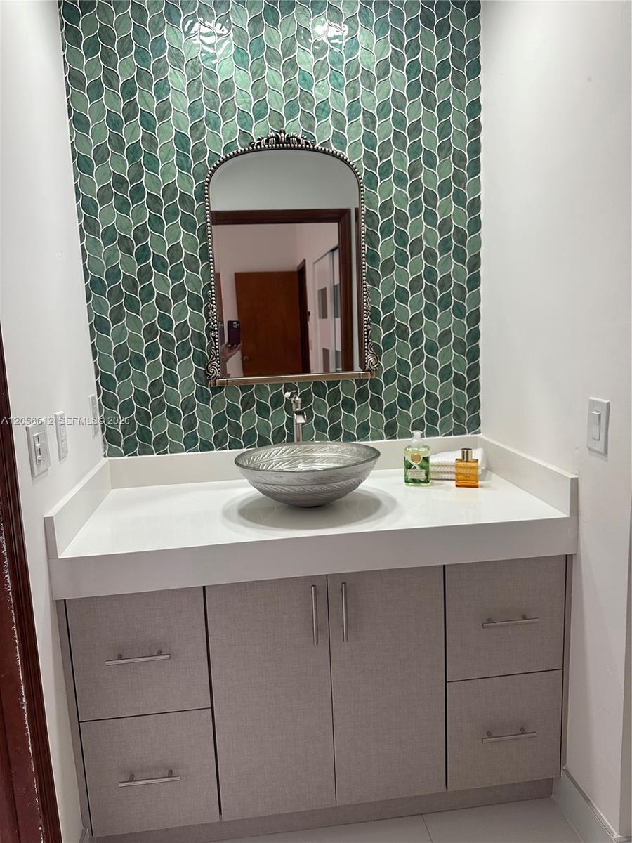 6401 Southwest 39th Terrace Miami, FL 33155 - Photo 6 of 27 Gallery Image 6