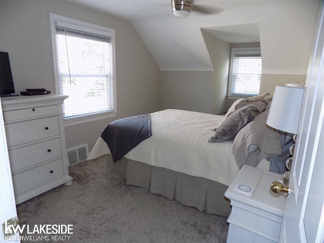 1896 Columbia Road Berkley, MI 48072 - Photo 11 of 31 31348895-10.JPG