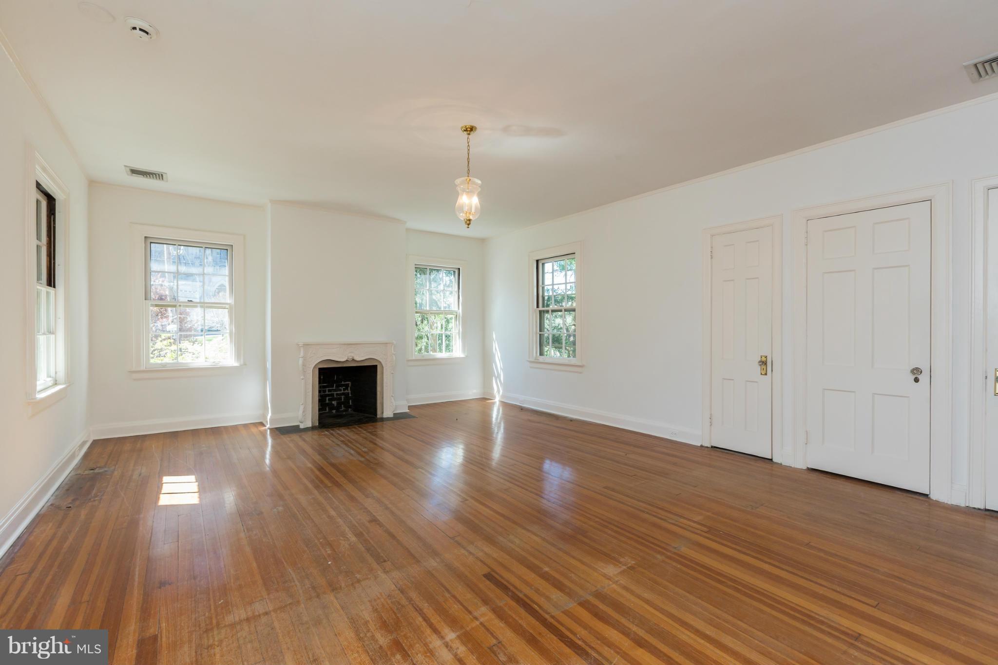 3525 Woodley Road Northwest Washington, DC 20016 - Photo 14 of 29 Bedroom (Master)