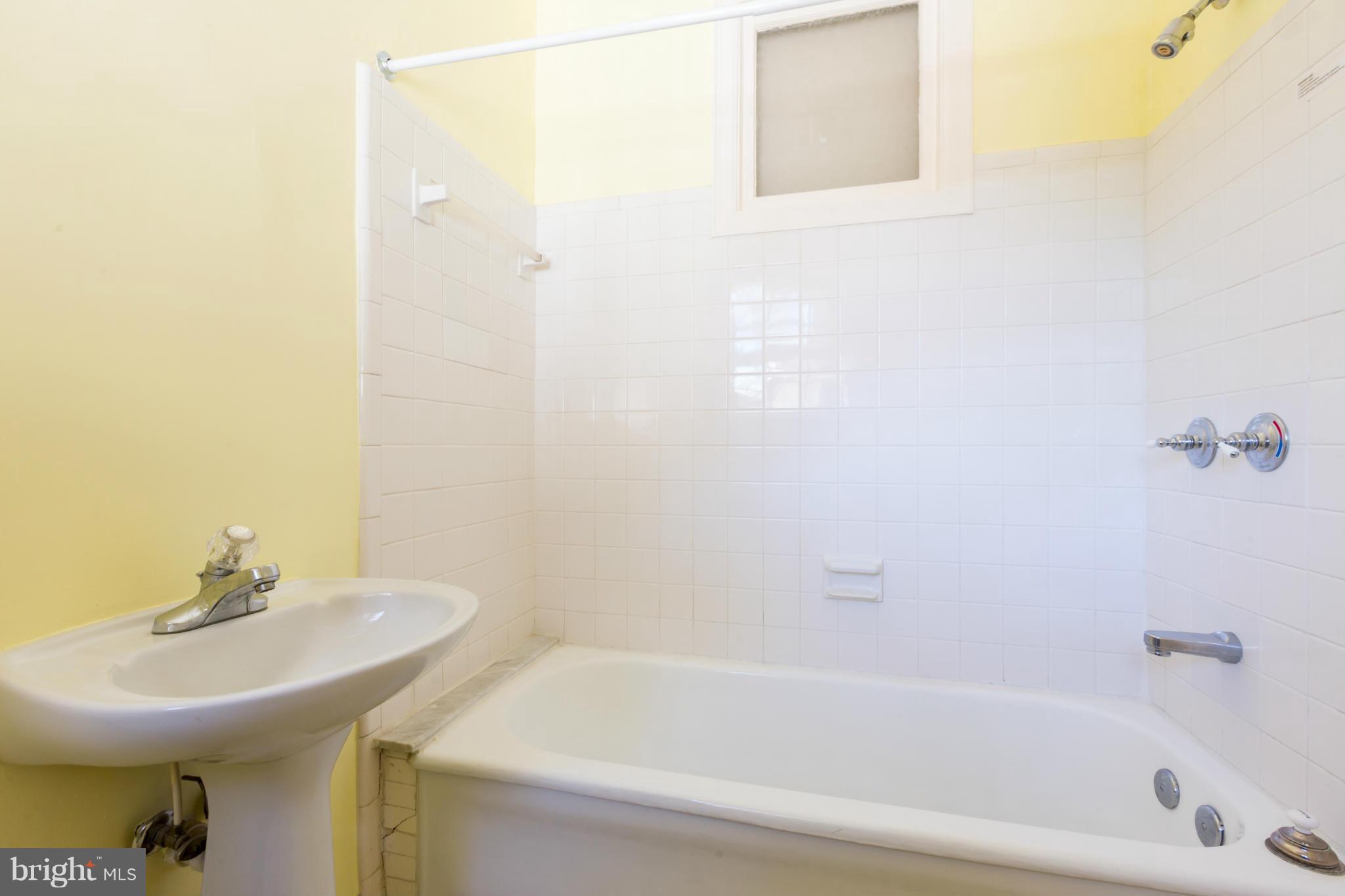 3525 Woodley Road Northwest Washington, DC 20016 - Photo 22 of 29 Bath