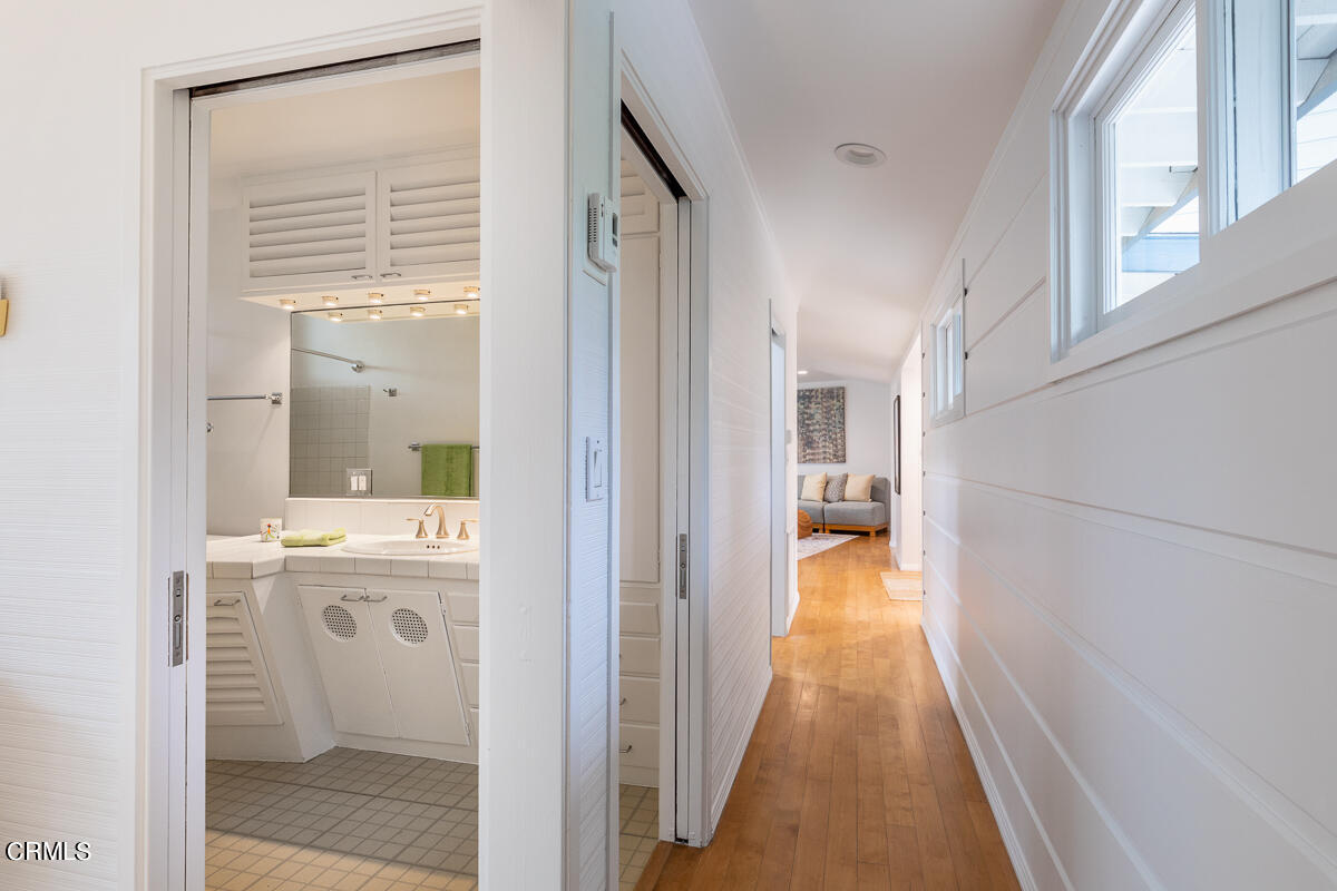 1707 Kaweah Drive Pasadena, CA 91105 - Photo 24 of 41 a view of livingroom with wooden floor and bathroom