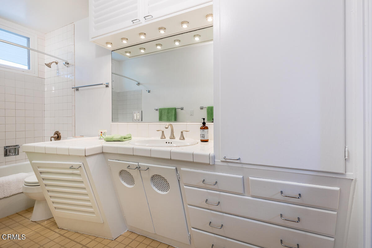 1707 Kaweah Drive Pasadena, CA 91105 - Photo 25 of 41 a utility room with cabinets washer and dryer