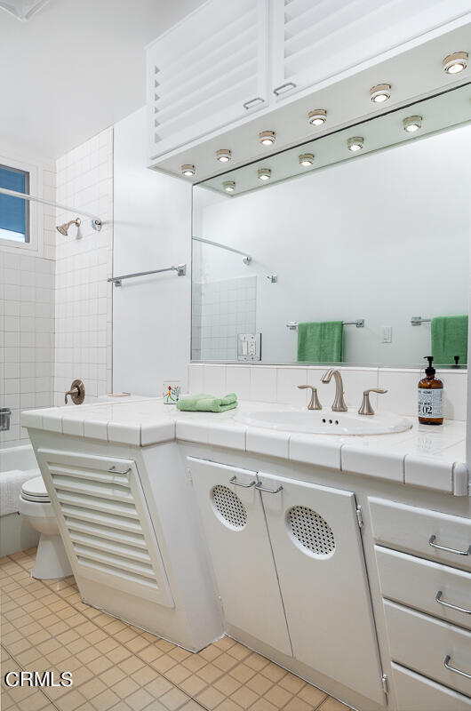 1707 Kaweah Drive Pasadena, CA 91105 - Photo 26 of 41 a bathroom with a sink and a mirror