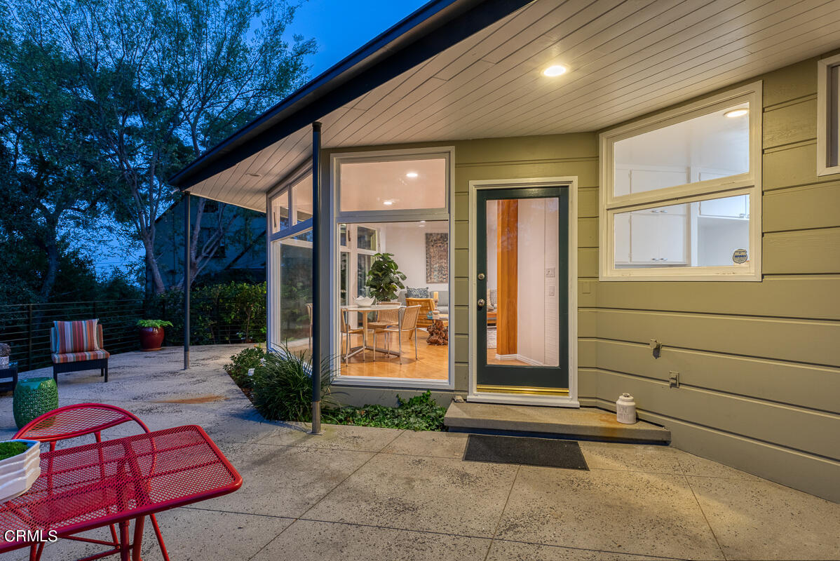 1707 Kaweah Drive Pasadena, CA 91105 - Photo 33 of 41 a front view of a house