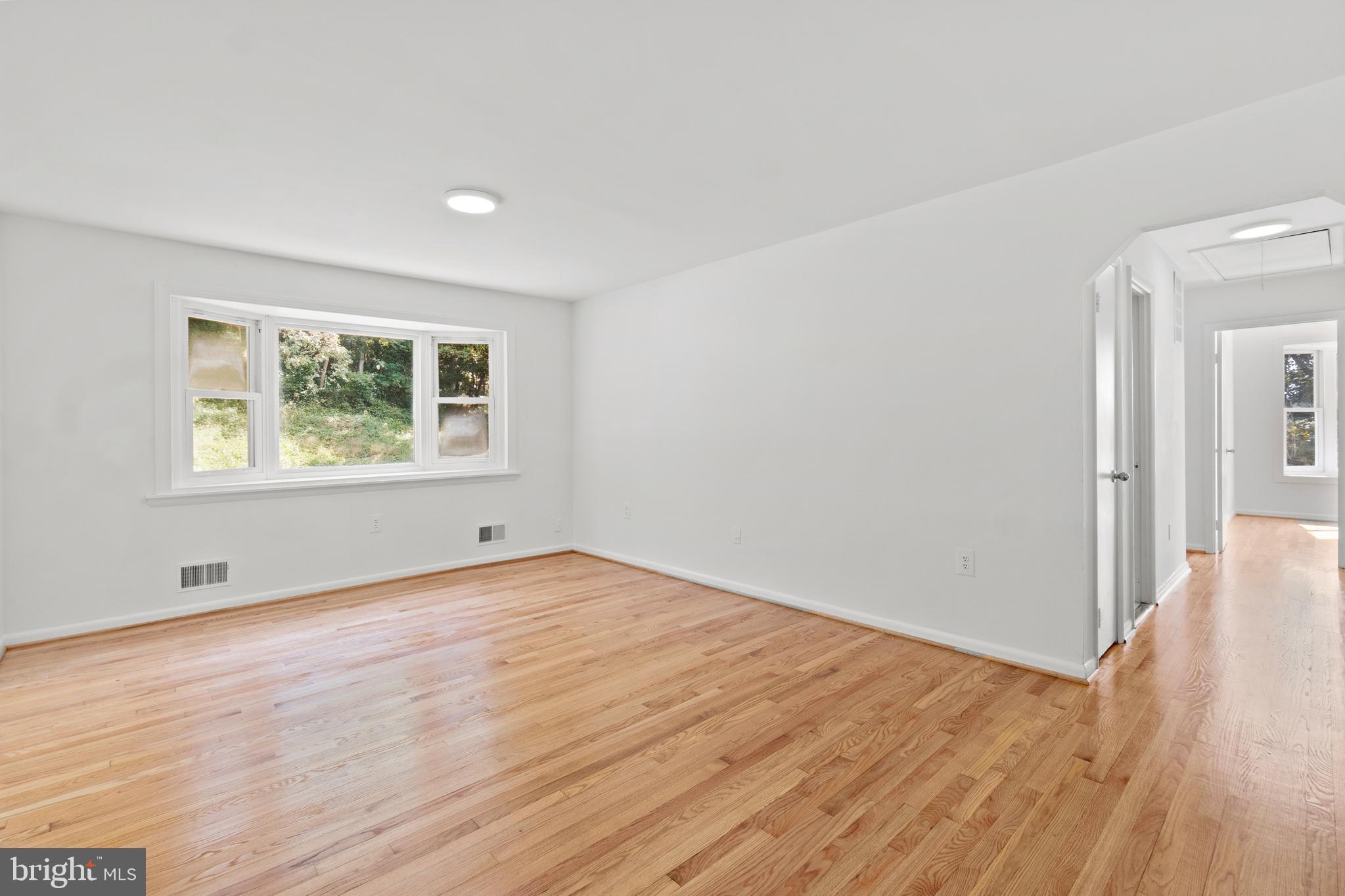 7908 Hart Road Fort Washington, MD 20744 - Photo 3 of 23 Living room
