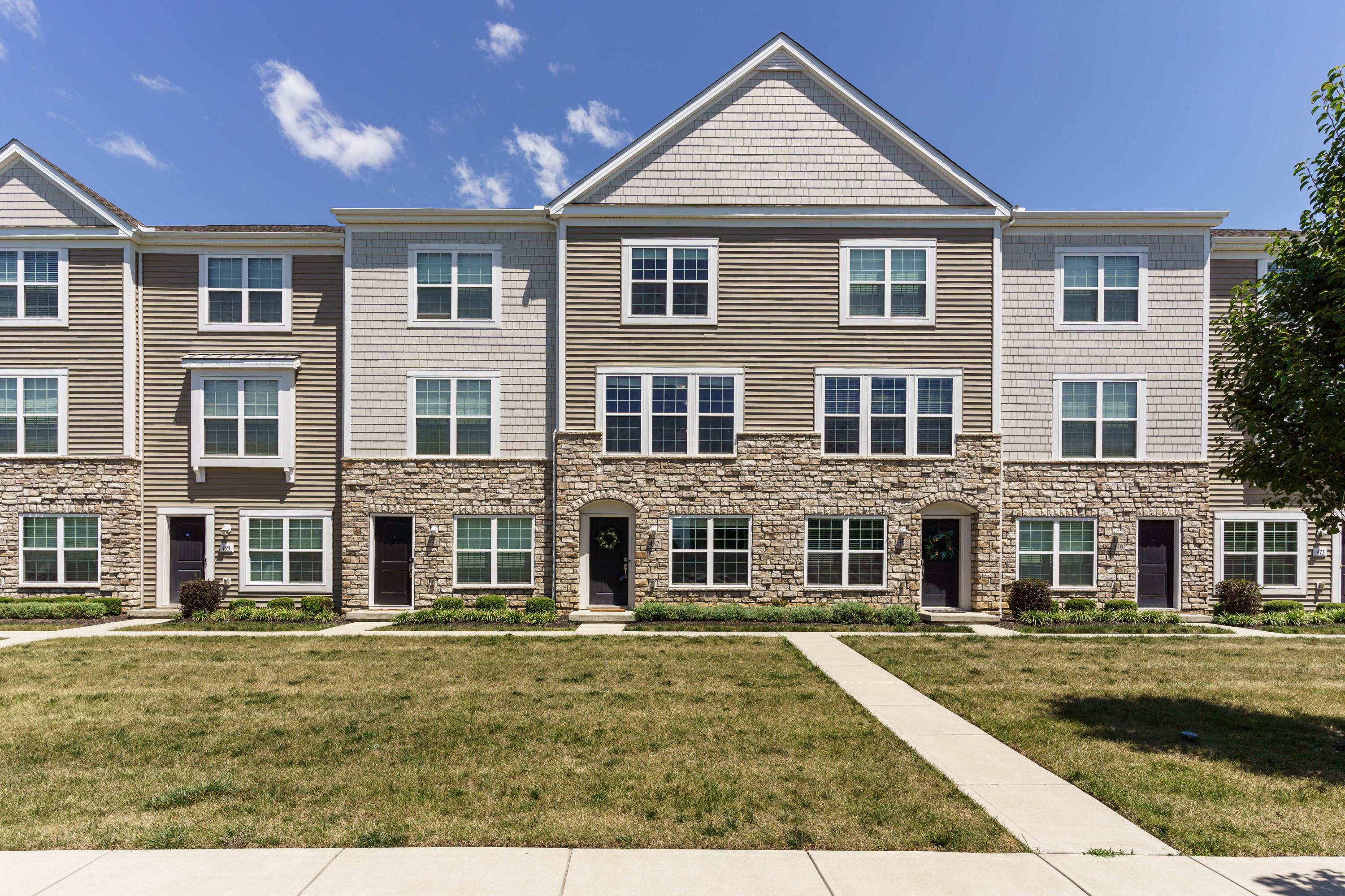 487 Autumn Ridge Circle Pickerington, OH 43147 - Photo 2 of 32 Condo unit