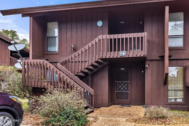 $97,900 | 209 Molokai, Unit C, Diamondhead, MS 39525