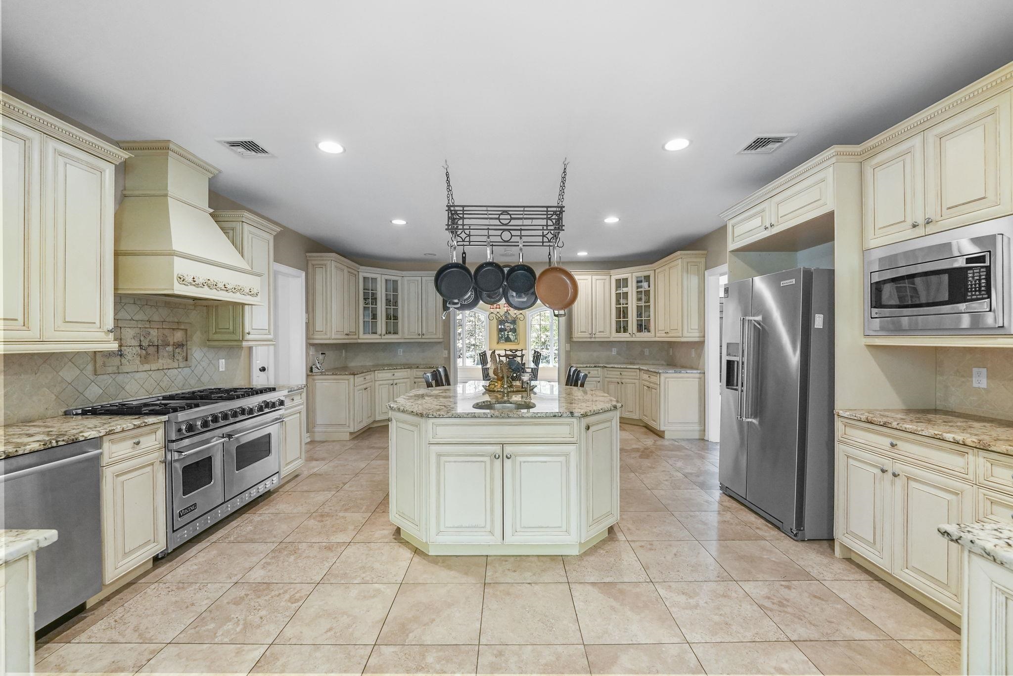 11 Robin Ridge Road Upper Saddle River, NJ 07458 - Photo 4 of 50 Gallery Image 4