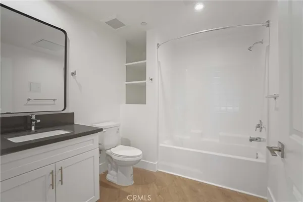 $1,644 | 8750 Sepulveda Boulevard, Unit 301, North Hills, CA 91343