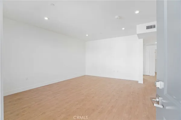 $1,644 | 8750 Sepulveda Boulevard, Unit 301, North Hills, CA 91343