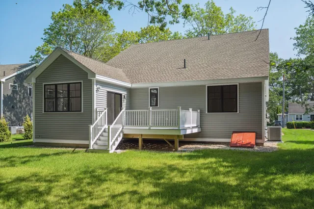 $1,299,900 | 330 High Street, Hampton, NH 03842