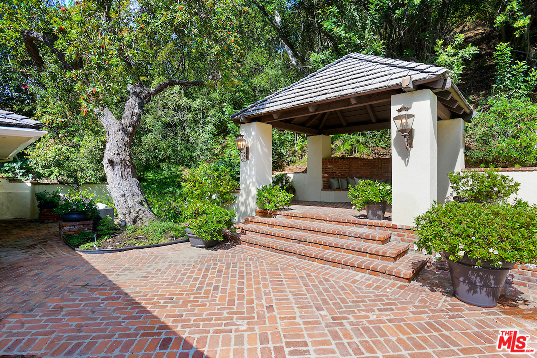1124 Laurel Way Beverly Hills, CA 90210 - Photo 29 of 31 a front view of house with green space