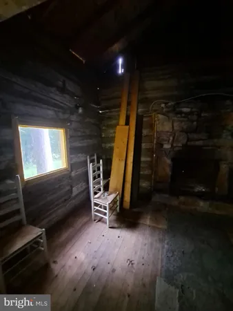 a view of a back yard