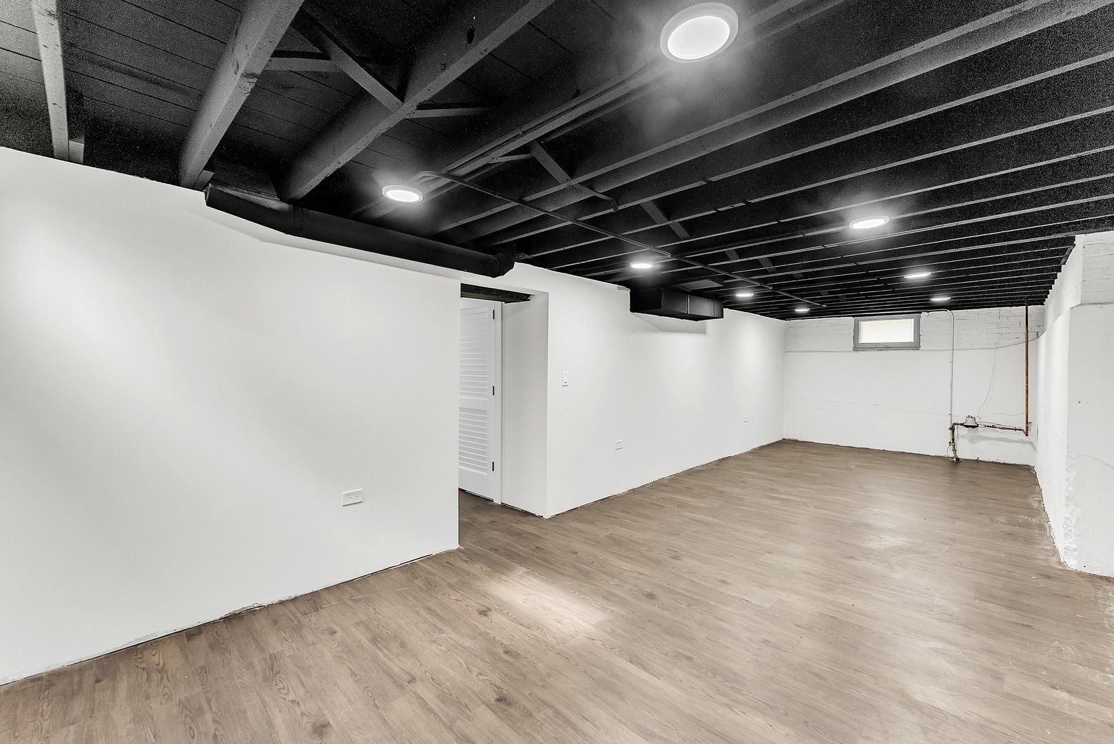 17908 Commercial Avenue Lansing, IL 60438 - Photo 26 of 35 a view of an empty room