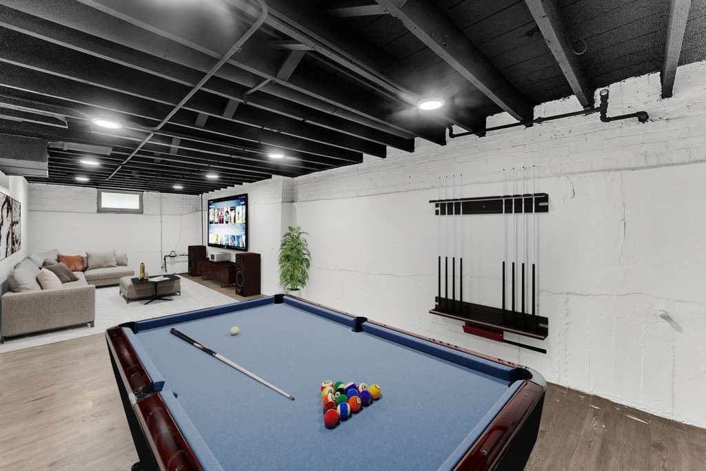 17908 Commercial Avenue Lansing, IL 60438 - Photo 27 of 35 a room with gym equipment