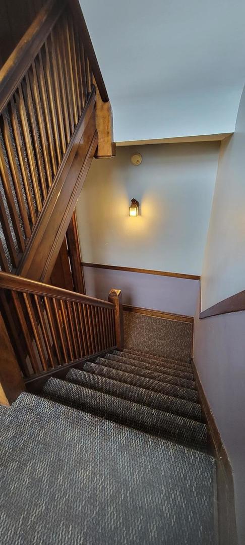 10652 South Ave B Chicago, IL 60617 - Photo 4 of 18 a view of entryway