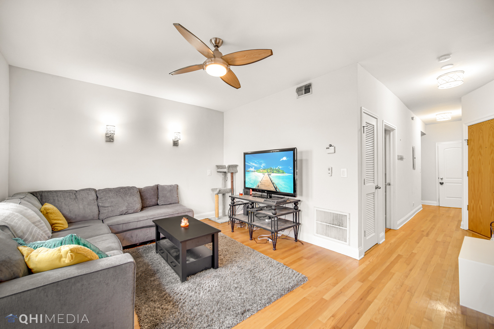 4014 North Spaulding Avenue, Unit 3 Chicago, IL 60618 - Photo 6 of 16 a living room with furniture and wooden floor