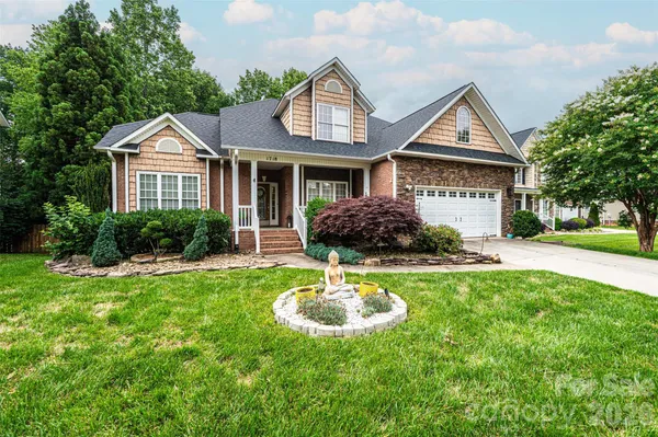 $630,000 | 1718 30th Ave Place Northeast, Hickory, NC 28601