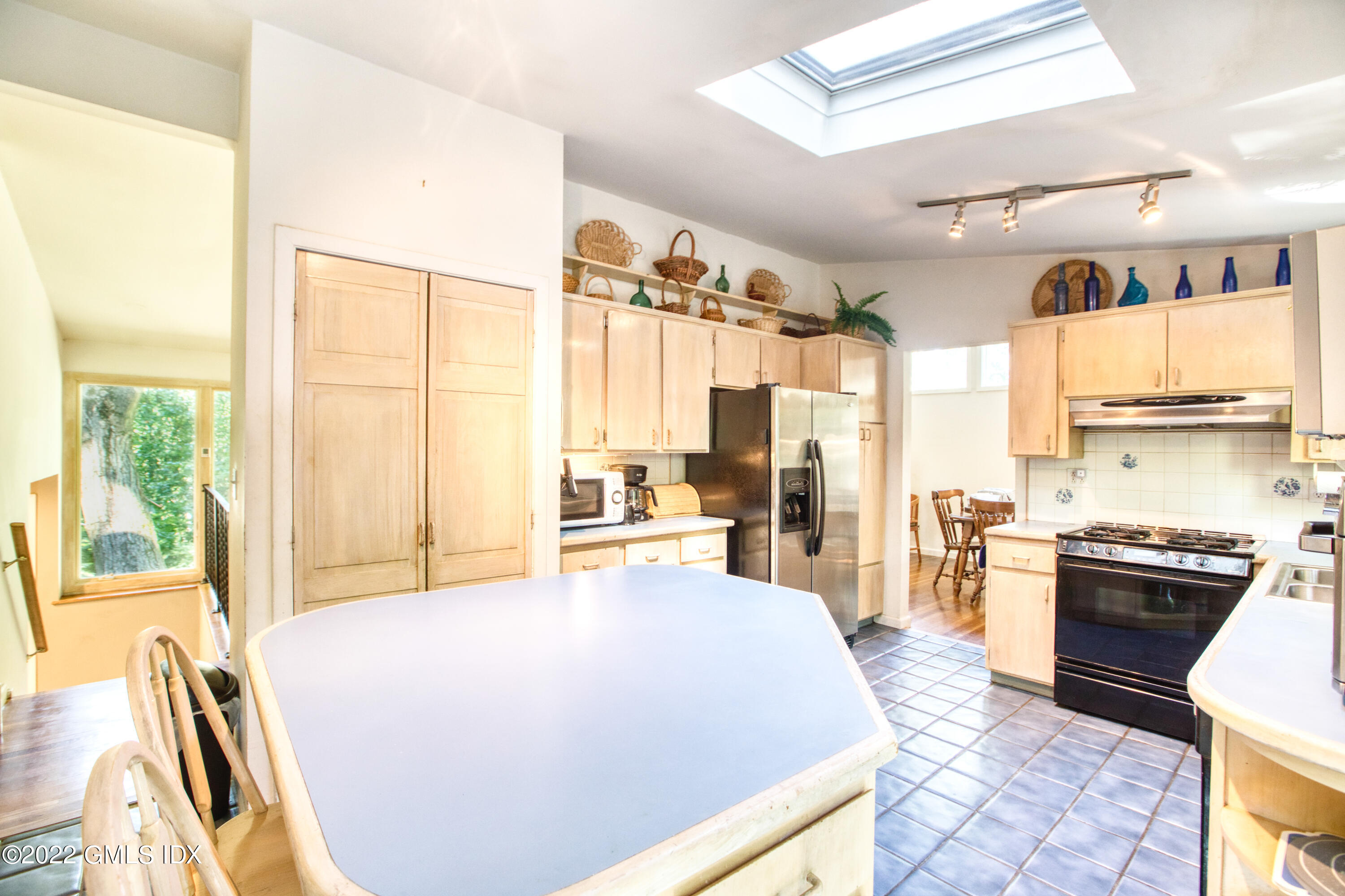 94 Florence Road Riverside, CT 06878 - Photo 8 of 25 a spacious bedroom with a large bed and a view of kitchen