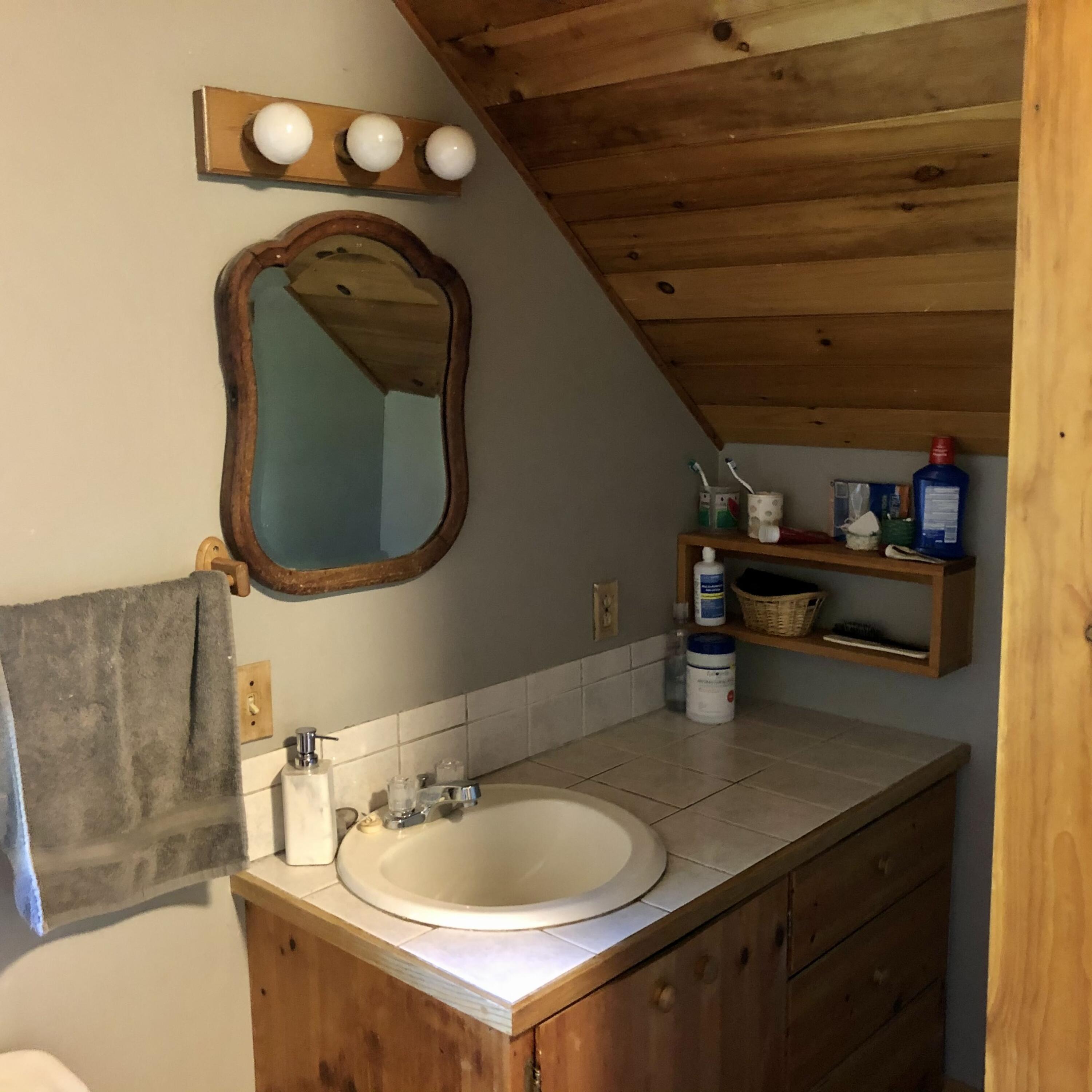 531 Cross Road Swanville, ME 04915 - Photo 23 of 33 2nd Floor Bath