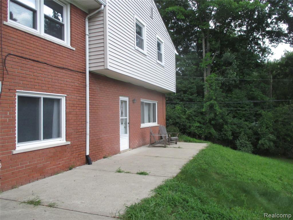 2011 West Avon Road Rochester Hills, MI 48309 - Photo 6 of 22