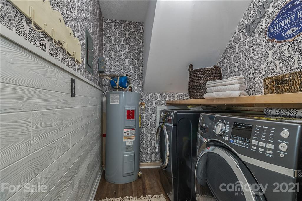 137 Anne Street Rutherfordton, NC 28139 - Photo 29 of 45 a utility room with dryer and washer