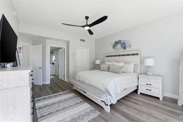 $6,000 | 521 Mandalay Avenue, Unit 307, Clearwater Beach, FL 33767