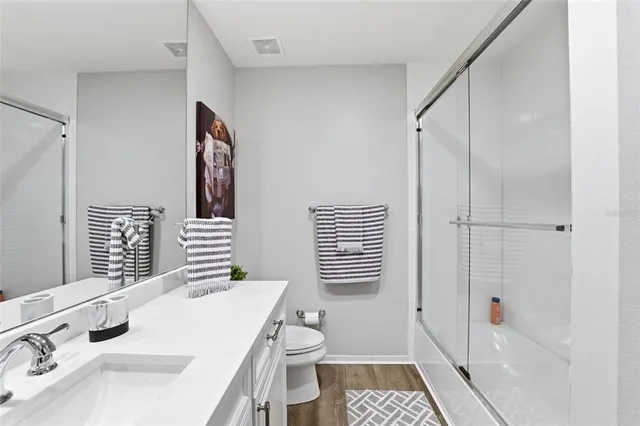 $6,000 | 521 Mandalay Avenue, Unit 307, Clearwater Beach, FL 33767