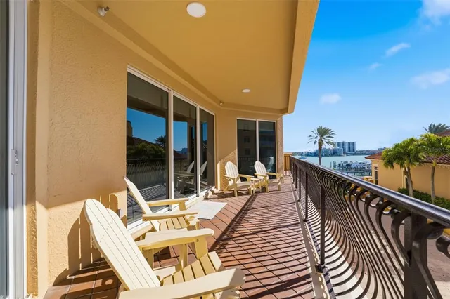 $6,000 | 521 Mandalay Avenue, Unit 307, Clearwater Beach, FL 33767