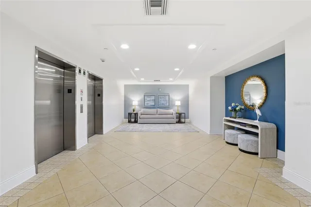 $6,000 | 521 Mandalay Avenue, Unit 307, Clearwater Beach, FL 33767