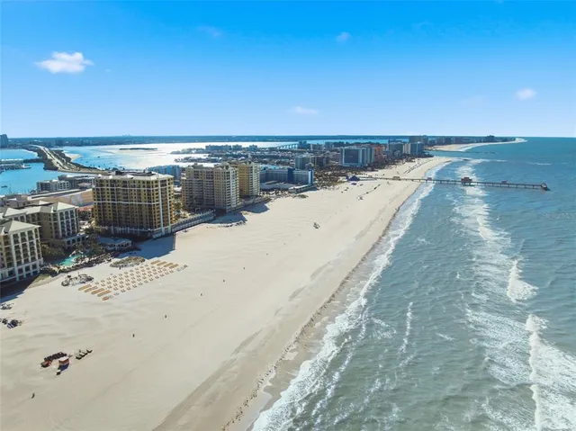 $6,000 | 521 Mandalay Avenue, Unit 307, Clearwater Beach, FL 33767