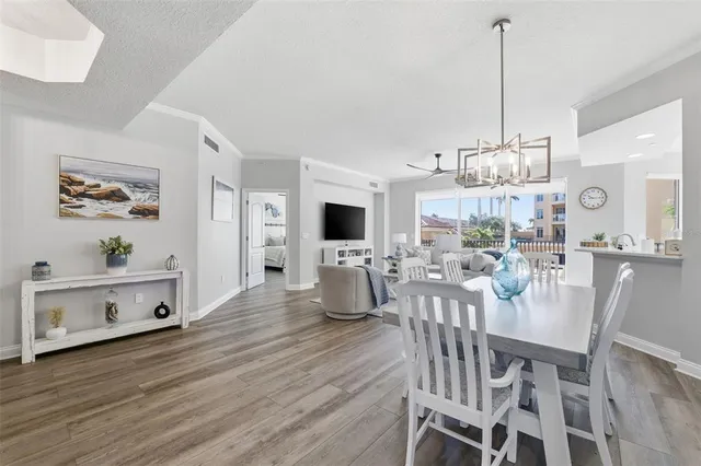 $6,000 | 521 Mandalay Avenue, Unit 307, Clearwater Beach, FL 33767